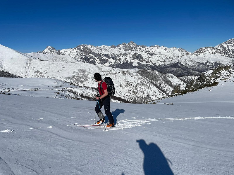 Skiing in the Cantabrian mountains