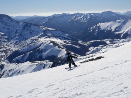 Snowboarding in the Cantabrian mountains